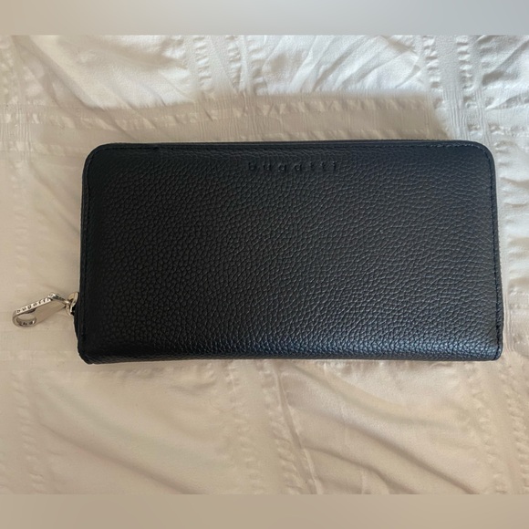 Bugatti Handbags - Bugatti Black Leather Women's Wallet